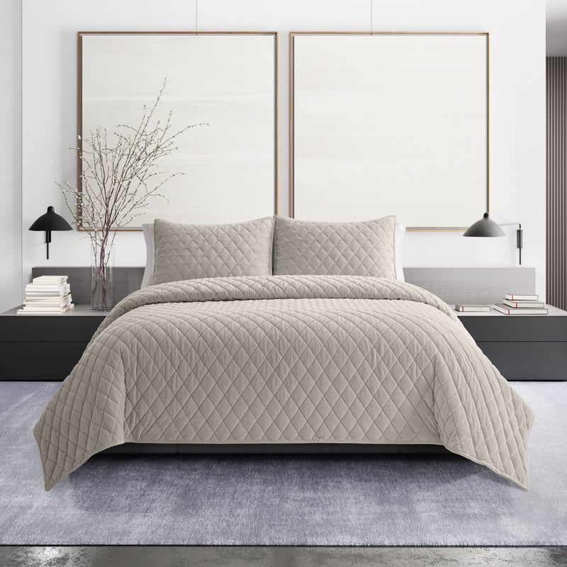 Vera Wang - Queen Quilt Set, Super Soft Bedding Set with Matching Shams, Modern Room Essentials (Diamond Velvet Natural, Queen) - Image 1